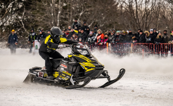 Mega Drag, accélération motoneige