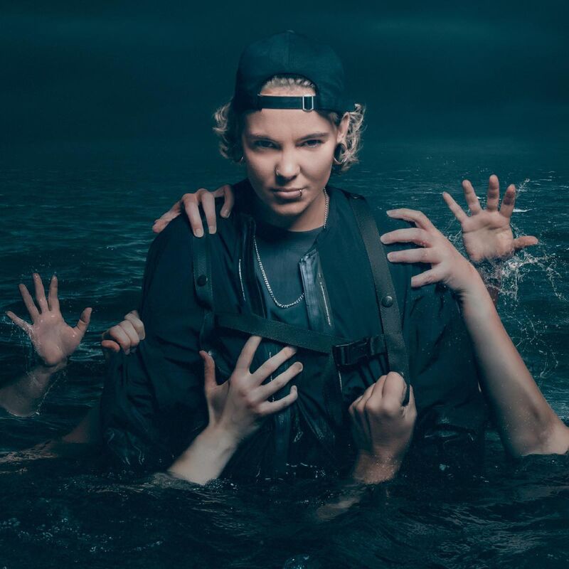 Roxane Bruneau – Submergé !