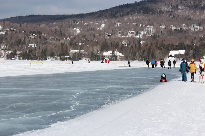 Anneau de glace sur le lac Beauport